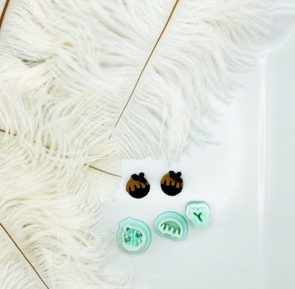 Christmas Pudding Ornament Stud