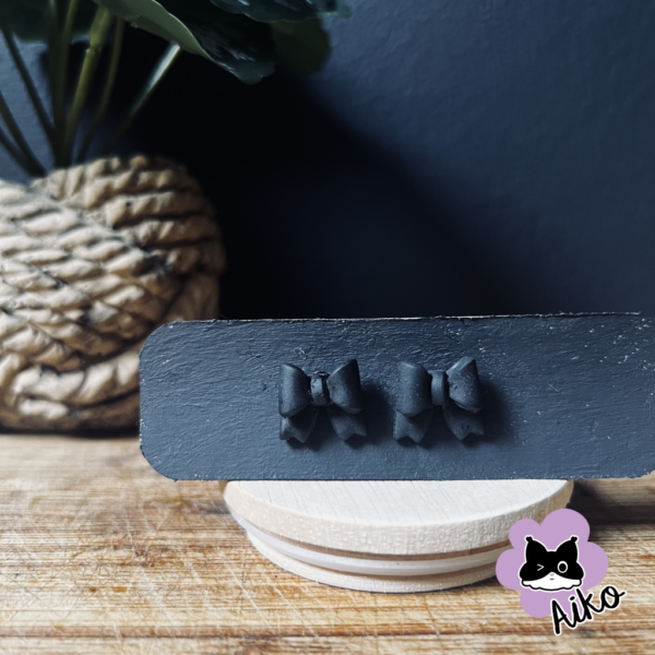 Bow Stud - Black